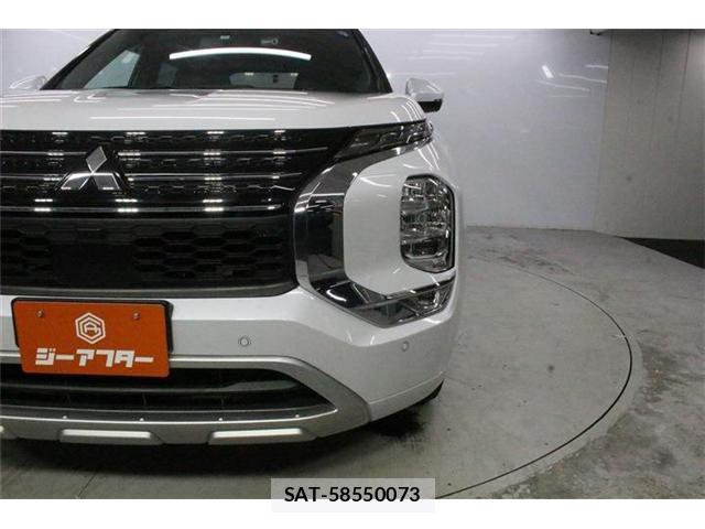 Mitsubishi OUTLANDER PHEV 2022-05 8285114-15