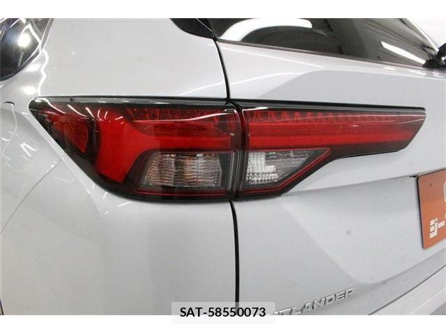 Mitsubishi OUTLANDER PHEV 2022-05 8285114-19