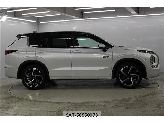 Mitsubishi OUTLANDER PHEV 2022-05 8285114-5