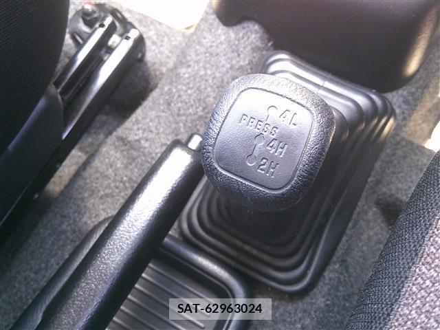 Mitsubishi PAJERO MINI 2010-07 8281215-16