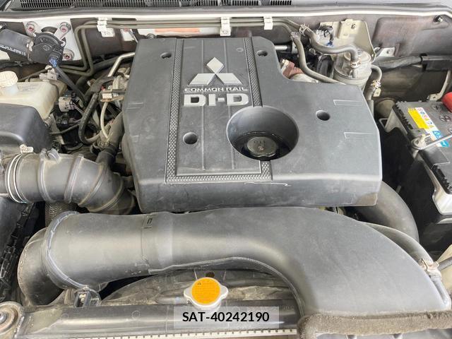 Mitsubishi PAJERO 2011-10 8279450-17