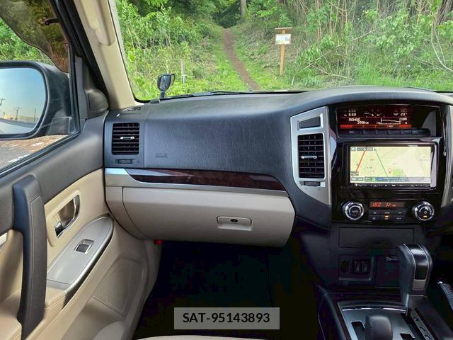 Mitsubishi PAJERO 2015-12 8284037-12