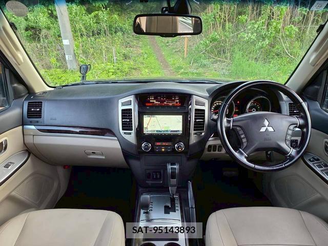 Mitsubishi PAJERO 2015-12 8284037-2