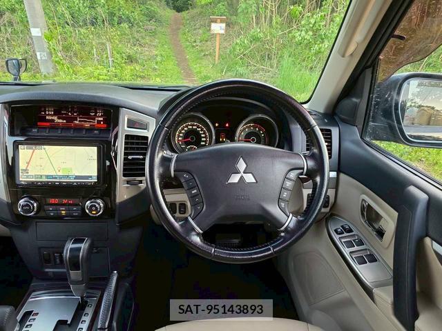 Mitsubishi PAJERO 2015-12 8284037-5