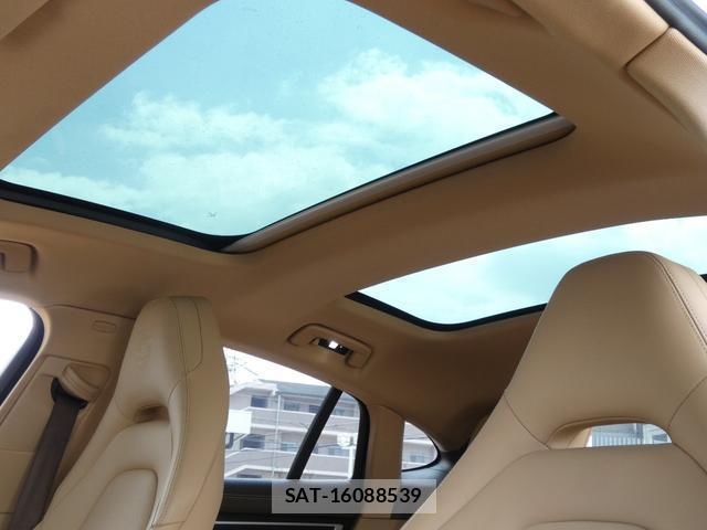 Porsche PANAMERA 2023-07 8279147-19