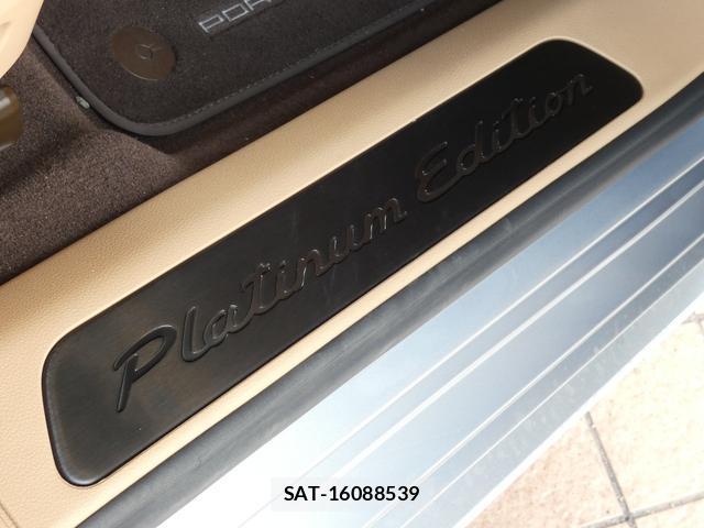 Porsche PANAMERA 2023-07 8279147-9