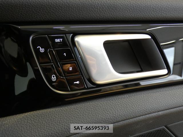 Porsche PANAMERA 2018-02 8280017-17