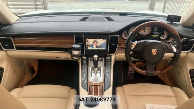 Porsche PANAMERA 2014-05 8280976-2