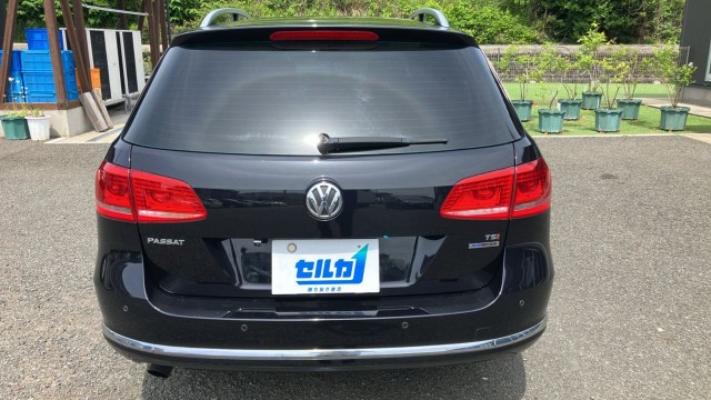 VolksWagen PASSAT VARIANT 2011-08 8280776-1