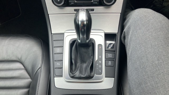 VolksWagen PASSAT VARIANT 2011-08 8280776-13
