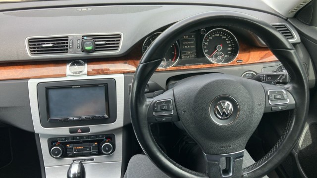 VolksWagen PASSAT VARIANT 2011-08 8280776-15