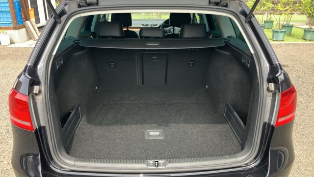 VolksWagen PASSAT VARIANT 2011-08 8280776-16