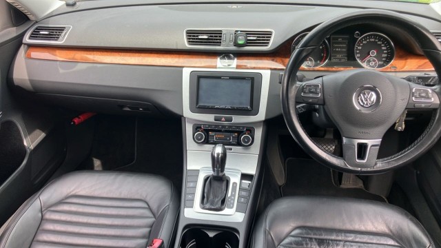 VolksWagen PASSAT VARIANT 2011-08 8280776-2