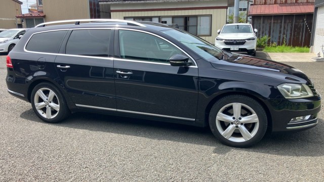 VolksWagen PASSAT VARIANT 2011-08 8280776-3