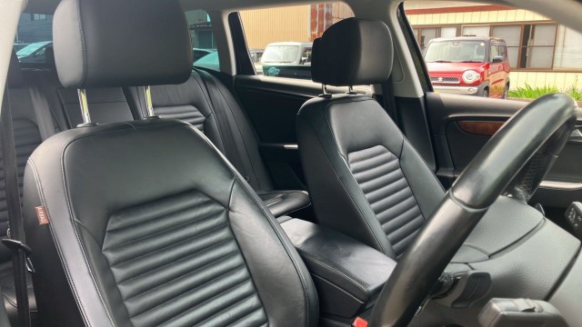 VolksWagen PASSAT VARIANT 2011-08 8280776-4