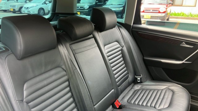 VolksWagen PASSAT VARIANT 2011-08 8280776-5
