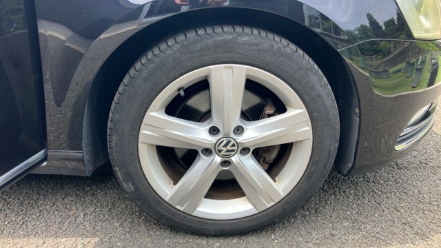 VolksWagen PASSAT VARIANT 2011-08 8280776-7