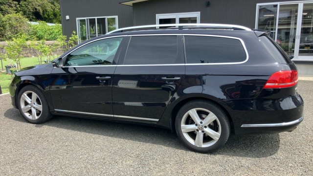 VolksWagen PASSAT VARIANT 2011-08 8280776-9