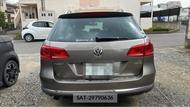 VolksWagen PASSAT VARIANT 2011-10 8281886-1