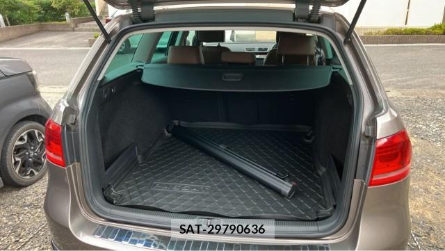VolksWagen PASSAT VARIANT 2011-10 8281886-17