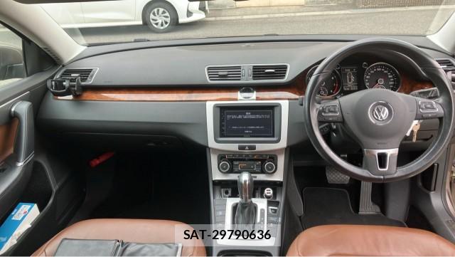 VolksWagen PASSAT VARIANT 2011-10 8281886-2