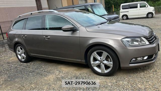 VolksWagen PASSAT VARIANT 2011-10 8281886-3