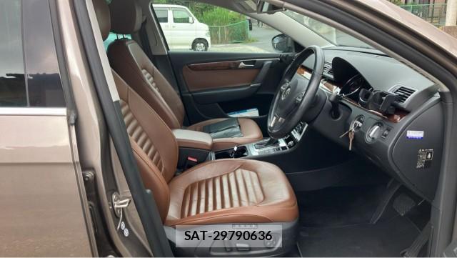 VolksWagen PASSAT VARIANT 2011-10 8281886-5