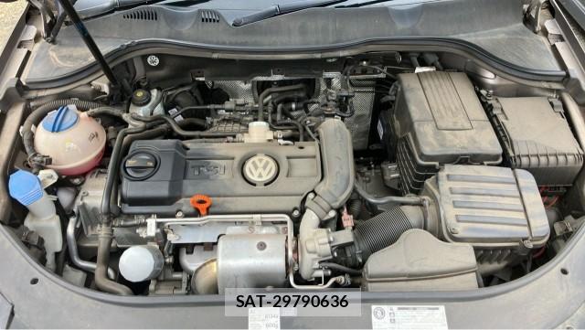 VolksWagen PASSAT VARIANT 2011-10 8281886-7