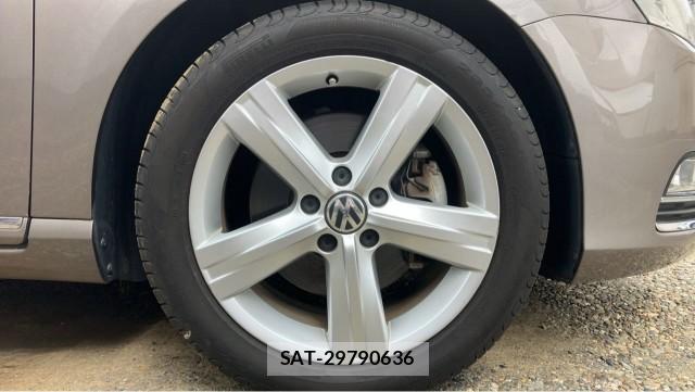 VolksWagen PASSAT VARIANT 2011-10 8281886-8