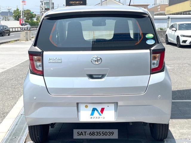Toyota PIXIS EPOCH 2018-01 8283052-11