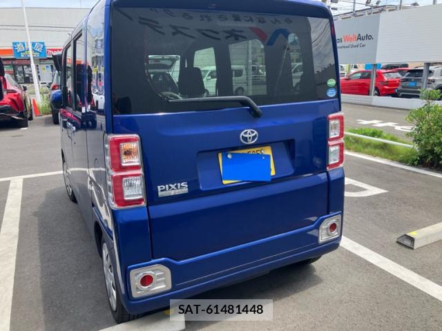 Toyota Pixis Mega 2016-06 8279847-12