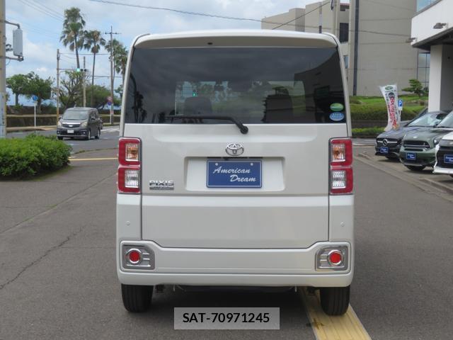 Toyota Pixis Mega 2019-09 8283006-12