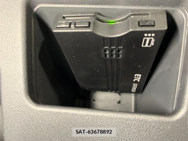 Toyota Pixis Mega 2019-03 8285529-11