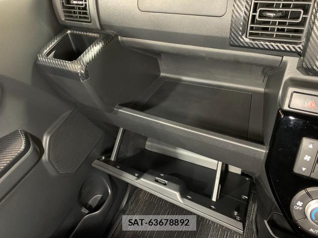 Toyota Pixis Mega 2019-03 8285529-13