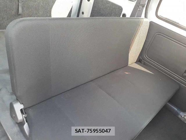 Toyota PIXIS VAN 2019-07 8283852-6