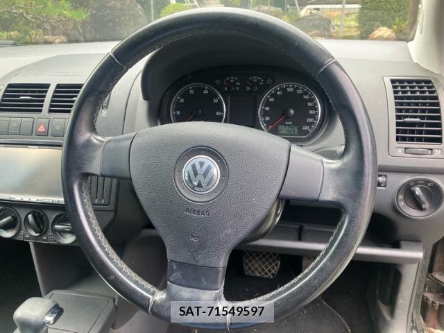 VolksWagen POLO 2009-07 8279727-11
