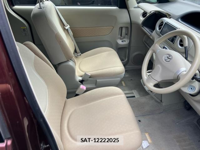 Toyota PORTE 2010-03 8279848-11