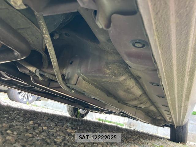 Toyota PORTE 2010-03 8279848-12