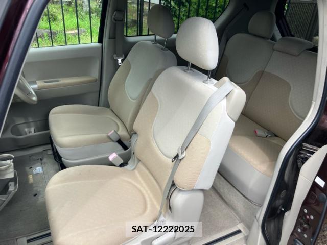 Toyota PORTE 2010-03 8279848-16