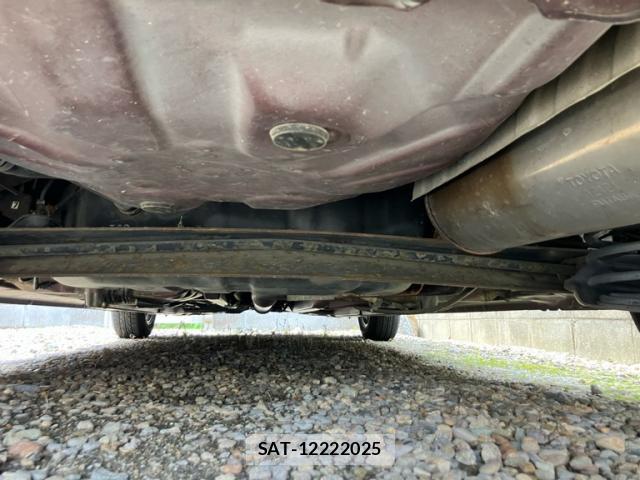 Toyota PORTE 2010-03 8279848-3
