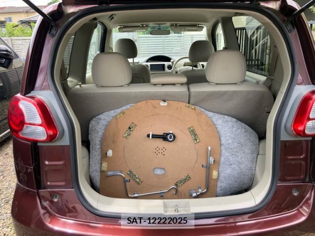 Toyota PORTE 2010-03 8279848-8