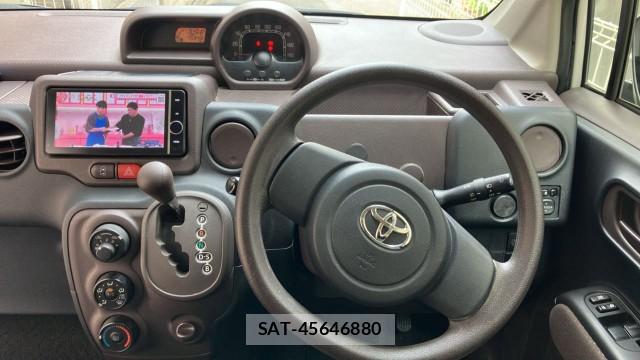 Toyota PORTE 2013-10 8281461-16
