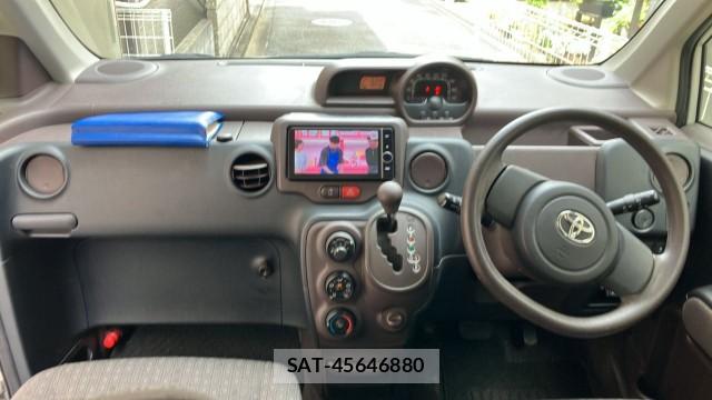 Toyota PORTE 2013-10 8281461-2