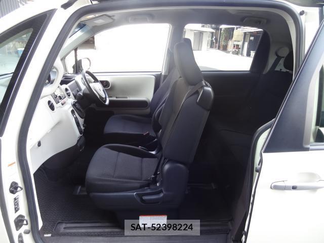 Toyota PORTE 2016-04 8282945-5