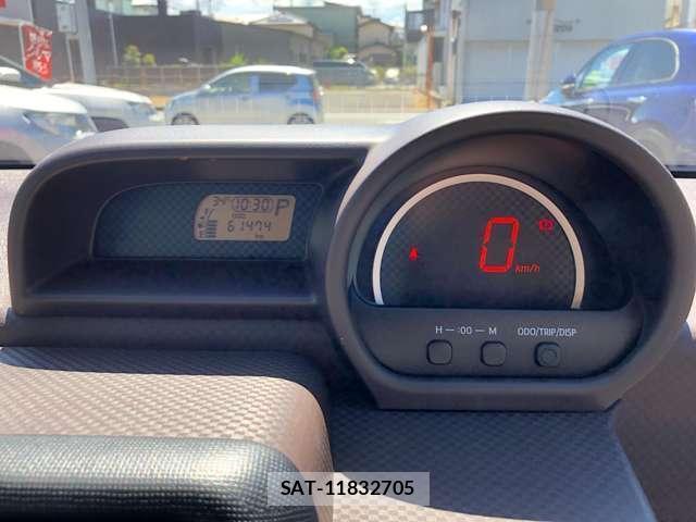 Toyota PORTE 2016-10 8283211-11
