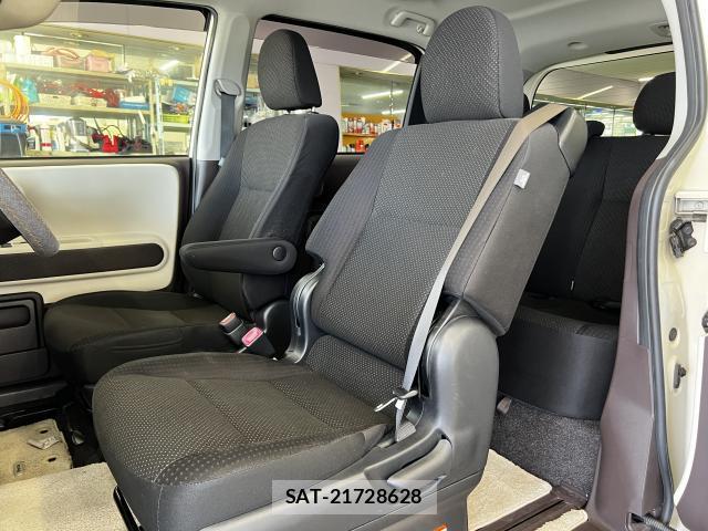 Toyota PORTE 2015-07 8285608-14