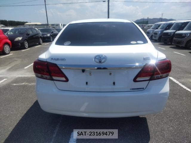 Toyota PREMIO 2019-07 8277144-1