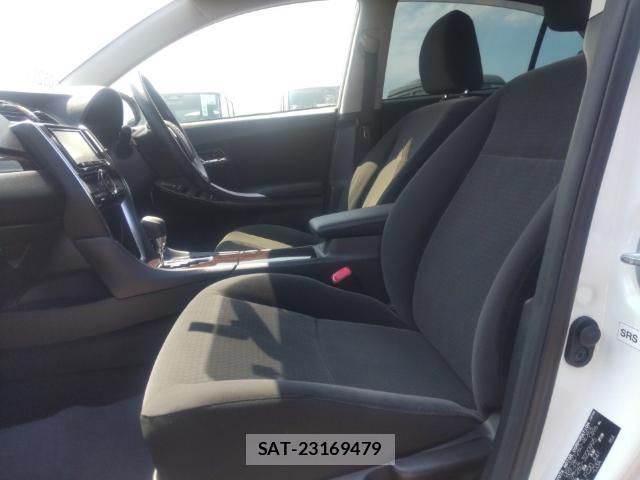 Toyota PREMIO 2019-07 8277144-15
