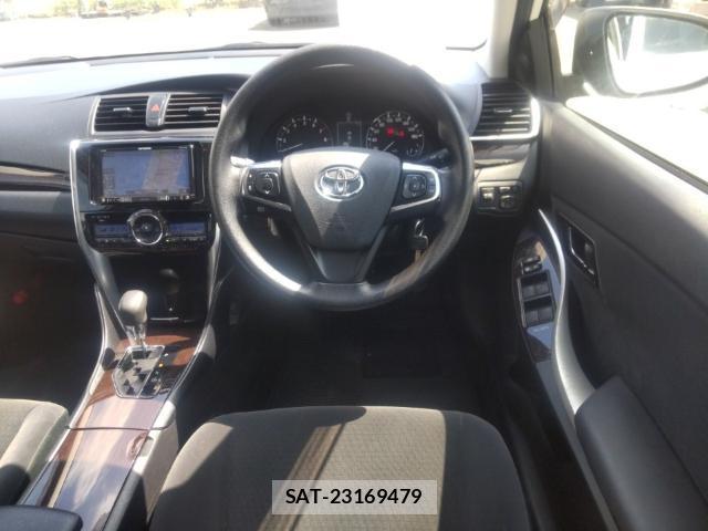 Toyota PREMIO 2019-07 8277144-2