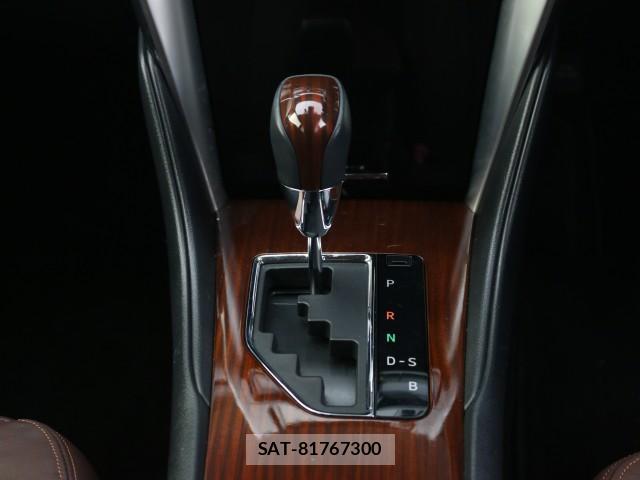 Toyota PREMIO 2017-03 8277591-15